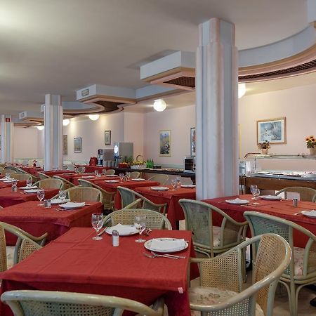 Park Hotel Oasi Garda  Bagian luar foto
