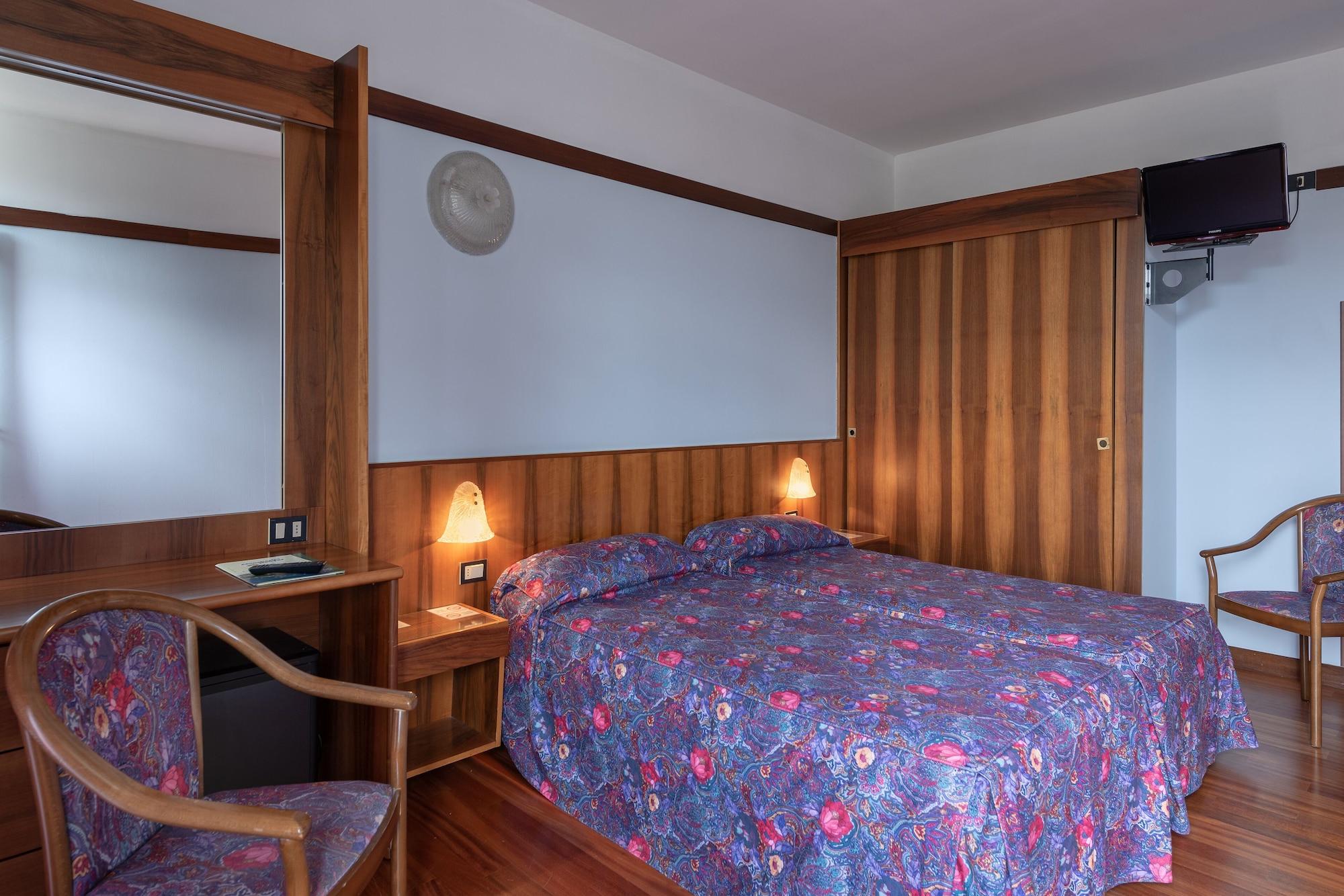 Park Hotel Oasi Garda  Bagian luar foto