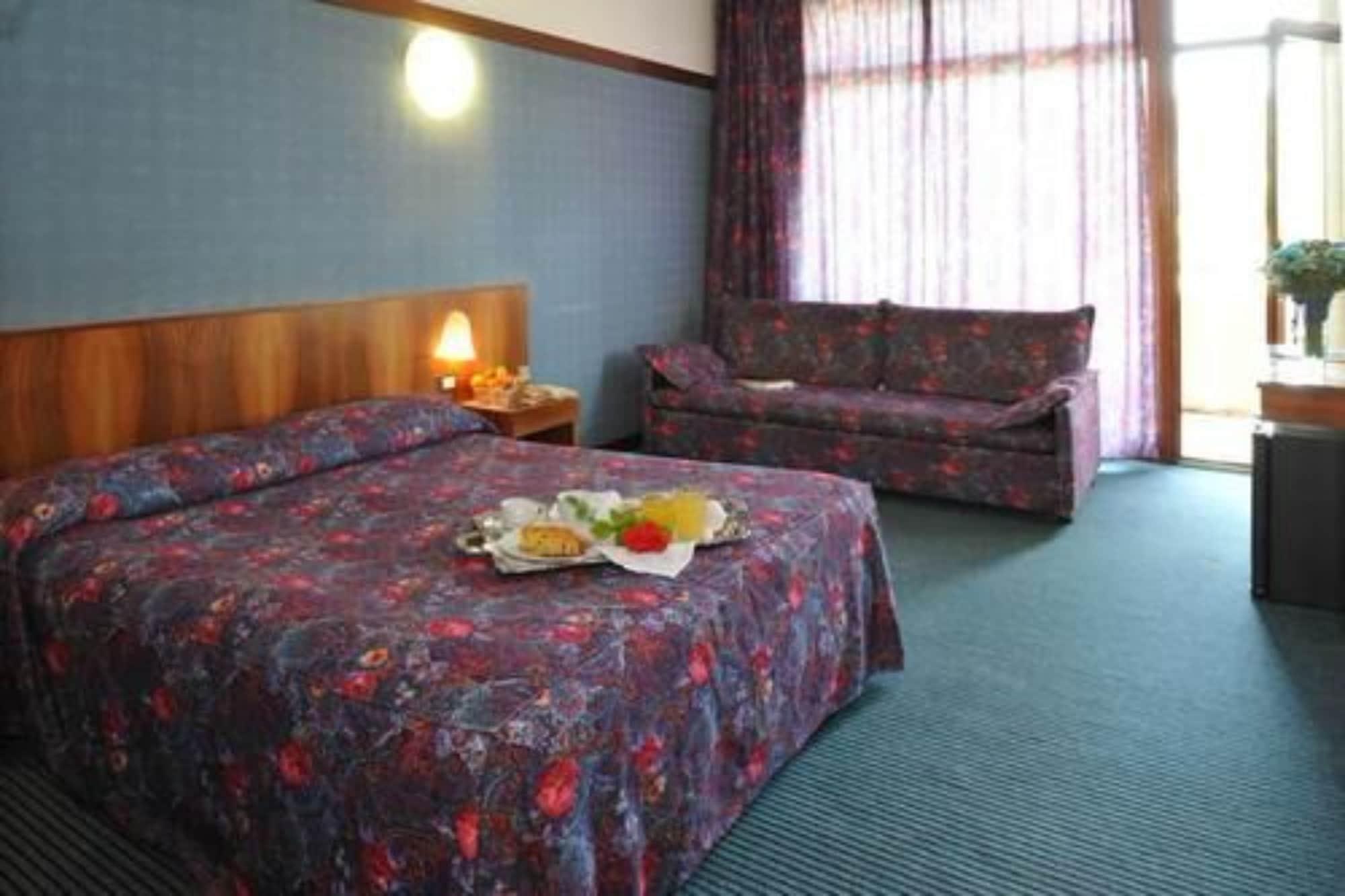 Park Hotel Oasi Garda  Bagian luar foto