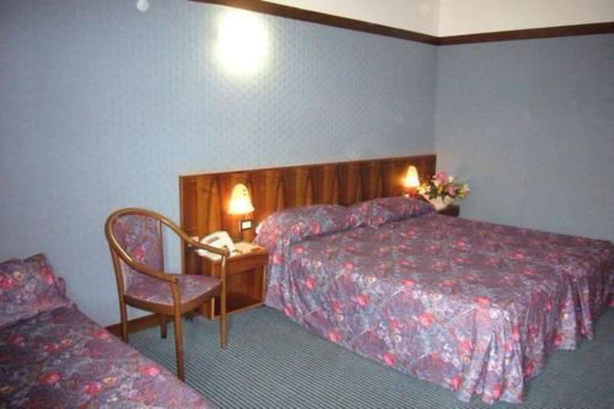 Park Hotel Oasi Garda  Bagian luar foto