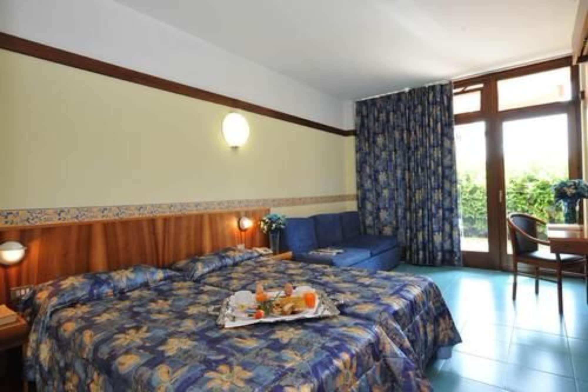 Park Hotel Oasi Garda  Bagian luar foto