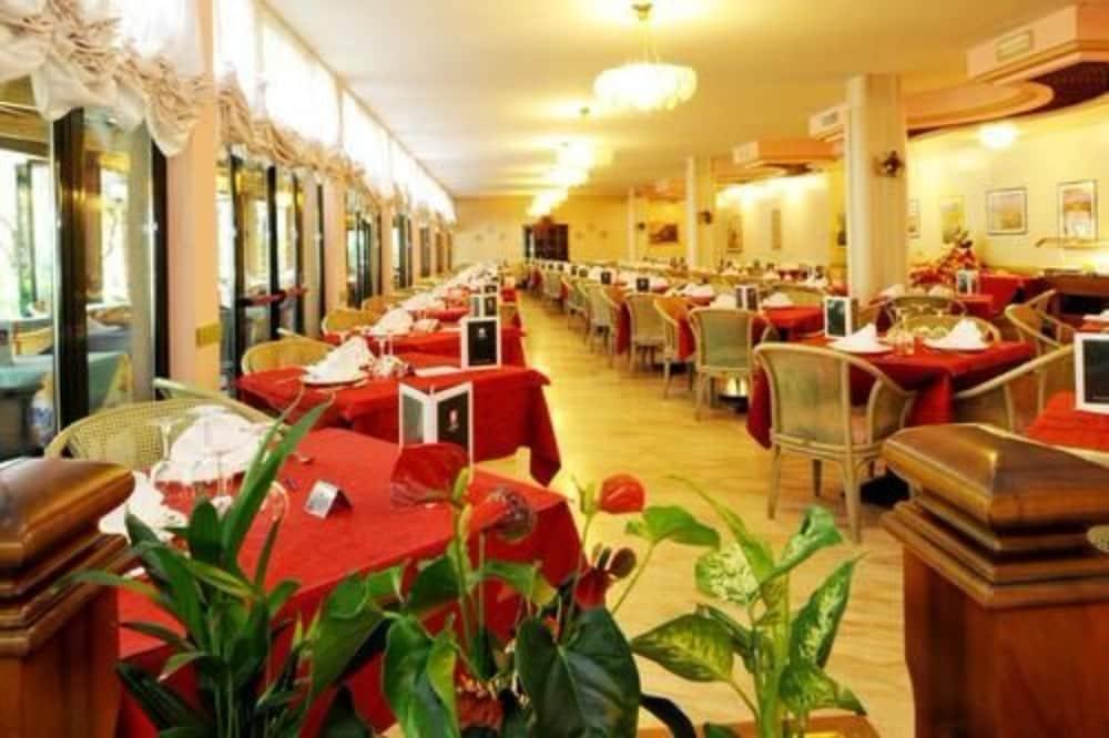 Park Hotel Oasi Garda  Bagian luar foto
