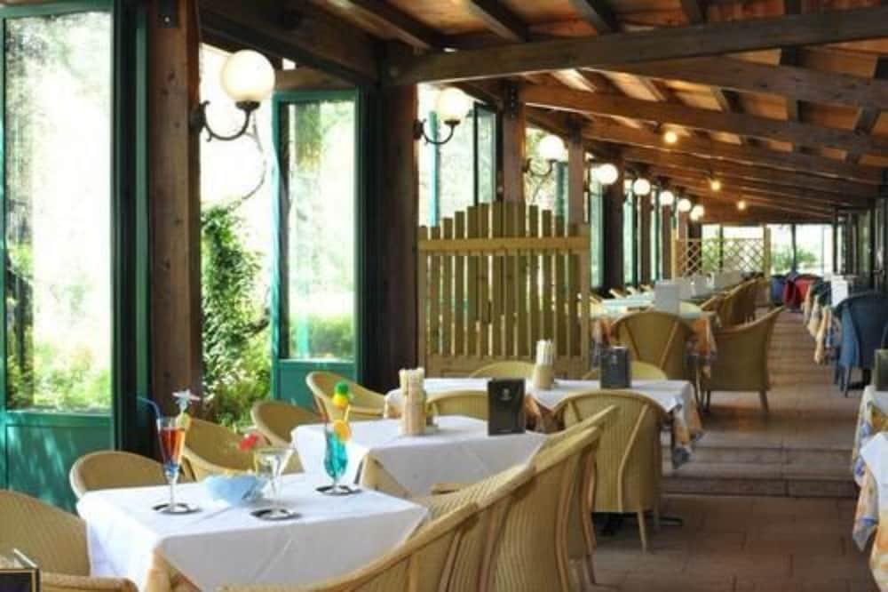 Park Hotel Oasi Garda  Bagian luar foto