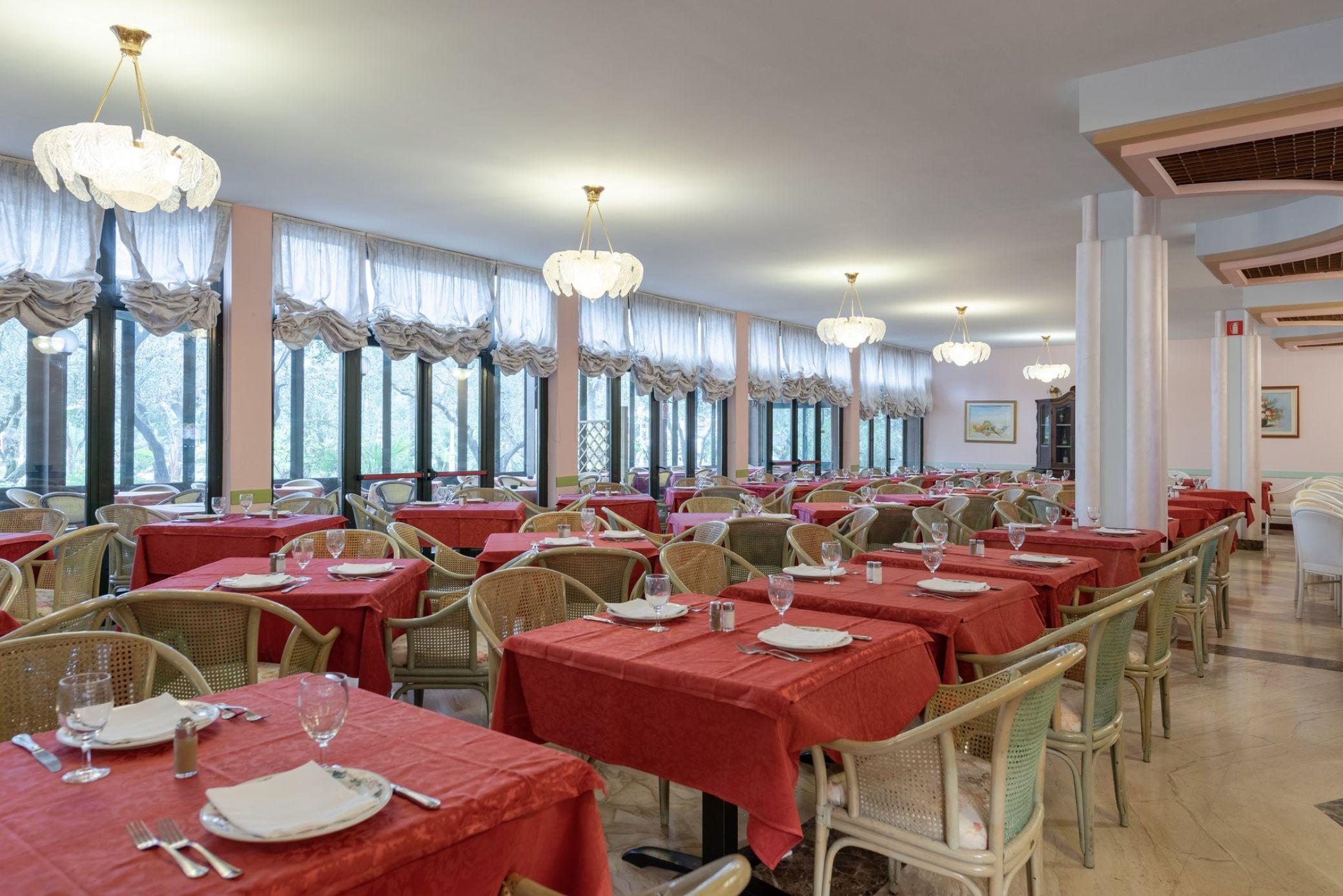 Park Hotel Oasi Garda  Bagian luar foto
