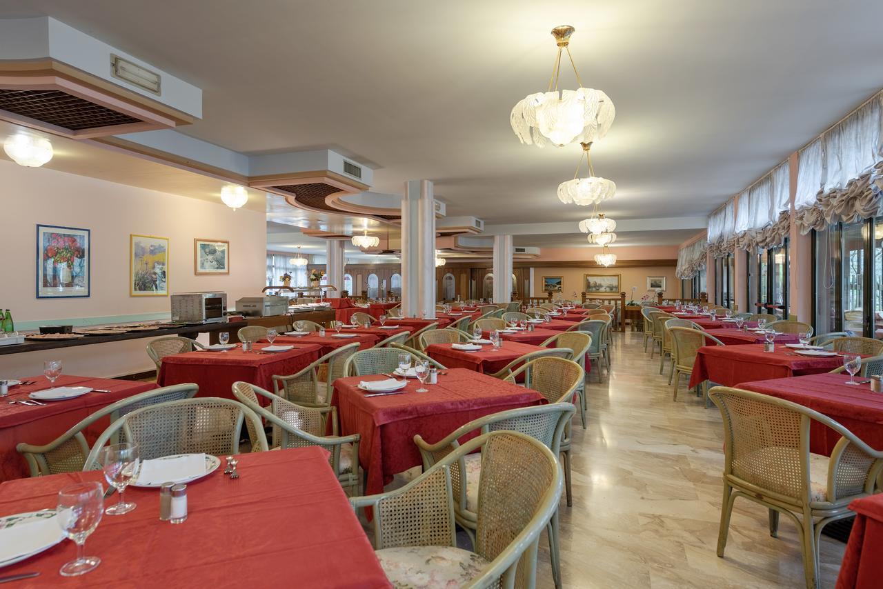 Park Hotel Oasi Garda  Bagian luar foto