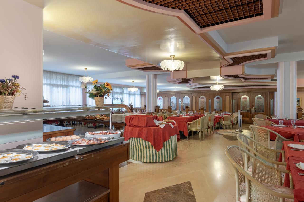 Park Hotel Oasi Garda  Bagian luar foto